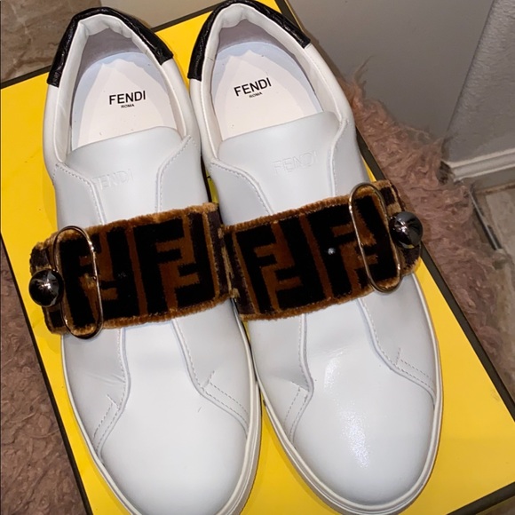 💕Fendi pearland sneakers with fur strap - Picture 2 of 13